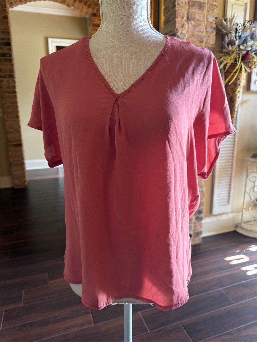 Lush Women’s Rust Solid V-Neck Short Sleeve Sheer Pullover Blouse  Size XS
